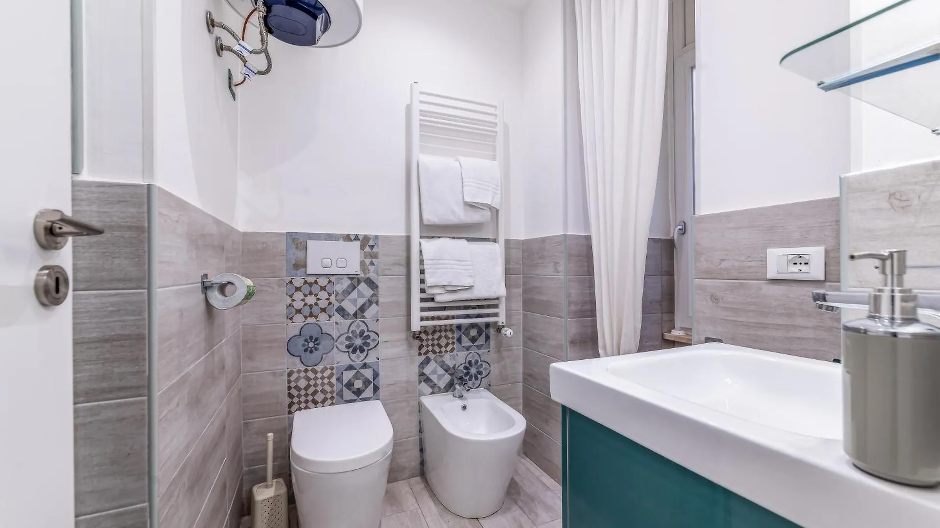 Cozy Enna Rooms - Metro Re Di Roma & Wifi Bed & Breakfast Rome
